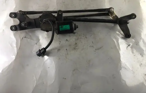 Front wiper linkage