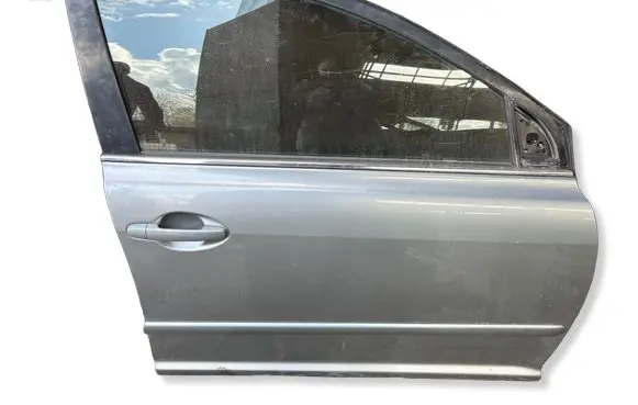 Toyota Avensis T250 Front door 