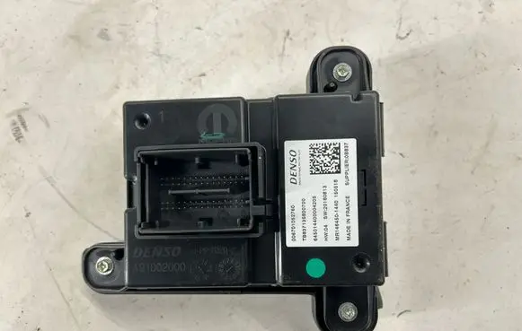 Maserati Ghibli Air conditioning/heating control unit 006701052760 20180813 645014400004205