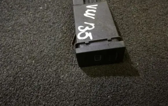 Volkswagen PASSAT B5 Windscreen/window heater switch 3b0959621d