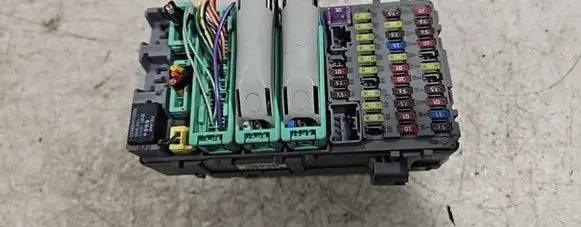 Honda CR-V Fuse module 38200SWA 5LMHUFNT070923 52575LM