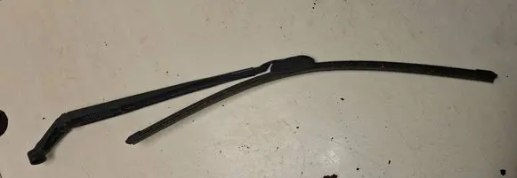Toyota Auris 150 Front wiper blade arm 3451979