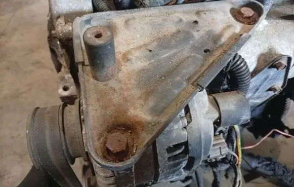Chrysler Voyager Engine mounting bracket