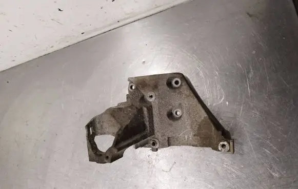 Citroen C3 Engine mounting bracket 9677273780