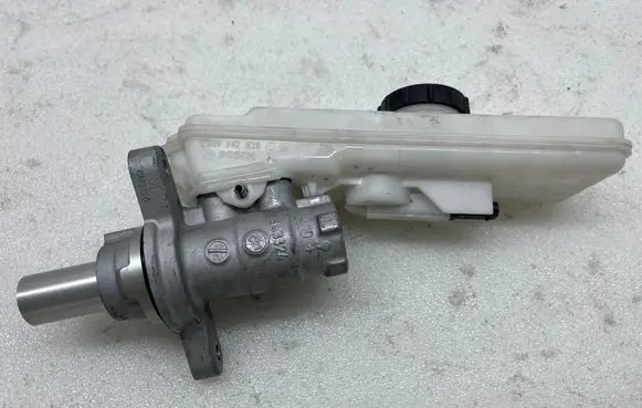 Tesla Model 3 Master brake cylinder 0204842316