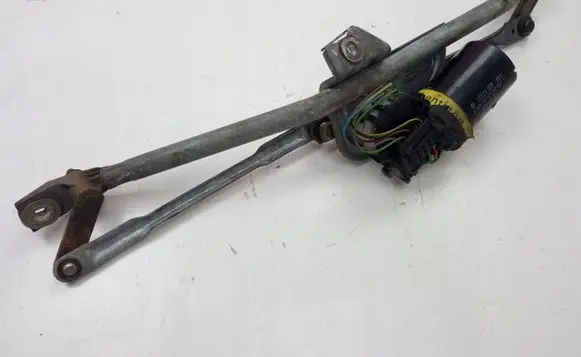 Audi A4 S4 B5 8D Front wiper linkage and motor