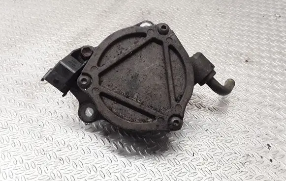 Toyota Yaris Vacuum pump