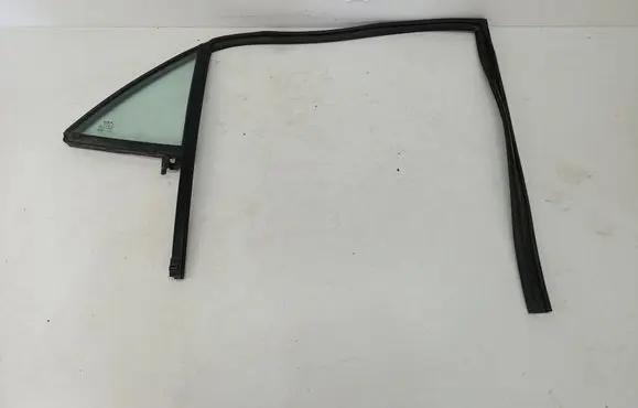 KIA Rio Rear vent window glass 