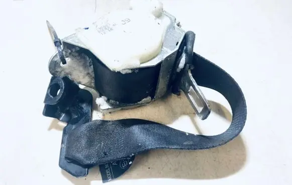 Middle seatbelt (rear)