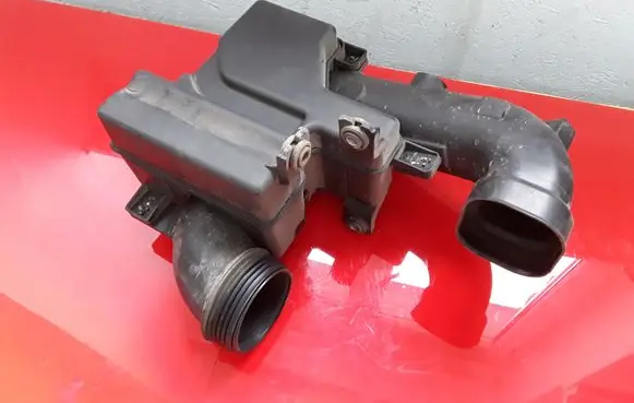 Hyundai i40 Intake resonator 282203Z300 281903Z300