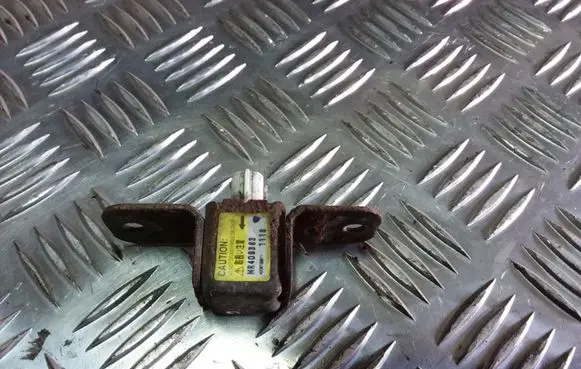 Mitsubishi Pajero Airbag deployment crash/impact sensor MR409363