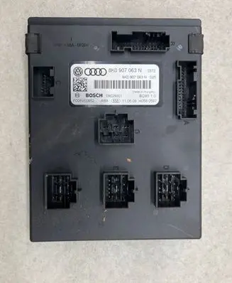 Audi A5 8T 8F Comfort/convenience module 8K0907063N 09025001 F005V00852