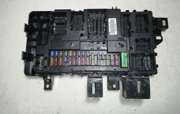 Ford Mustang VI Fuse module FR3T15604BK FR3T15604