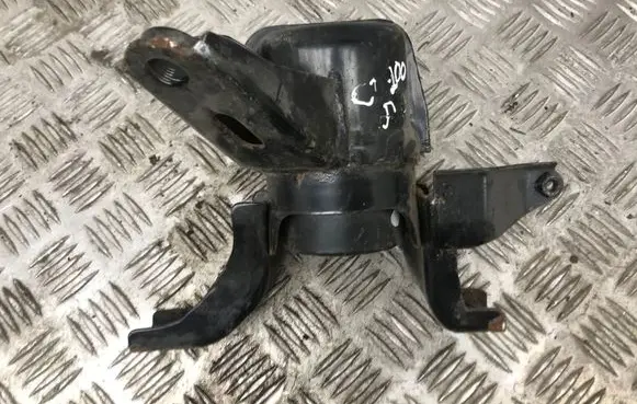 Lexus CT 200H Engine mount bracket