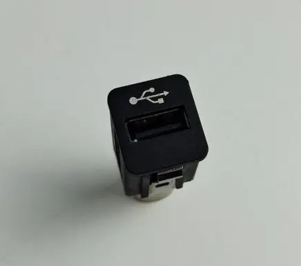 BMW X5 E70 USB socket connector 9237656 84109237656