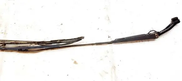 Front wiper blade arm
