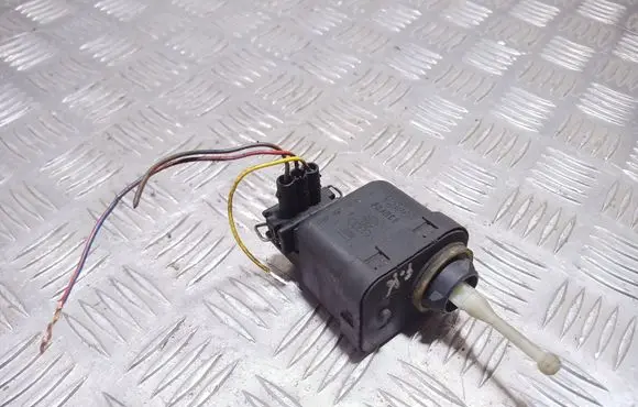 Volkswagen PASSAT B4 Headlight level adjustment motor 