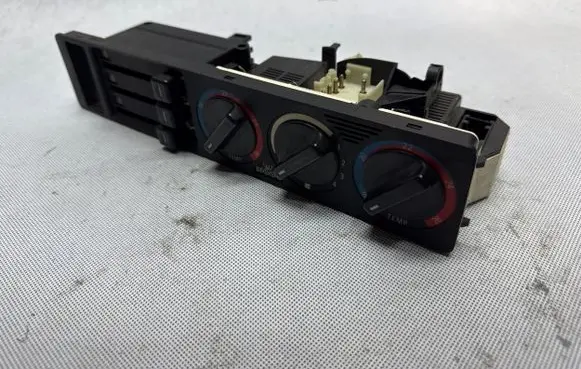 BMW 5 E34 Climate control unit 8390071 09239B