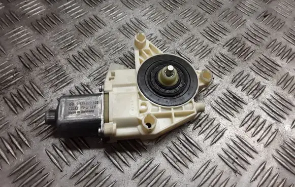 Mercedes-Benz C W204 Front door window regulator motor 971219100 A2048200142 0130822503