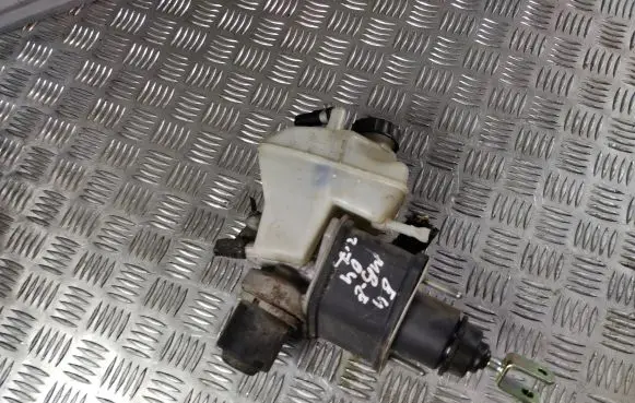Mercedes-Benz E W211 Master brake cylinder A2114300302 0204251302