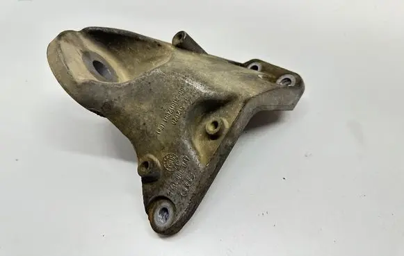 Audi A6 S6 C6 4F Engine mounting bracket 4F0399113b