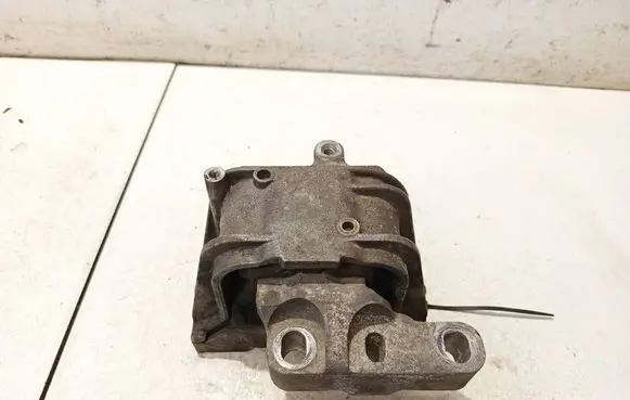 Engine mount bracket