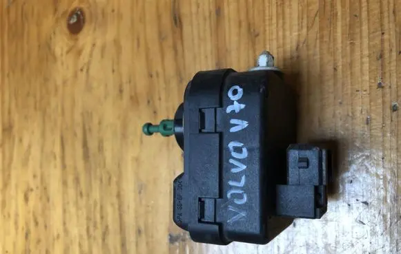 Volvo V70 Headlight level adjustment motor 
