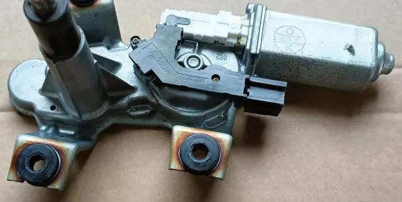 Land Rover Discovery 3 - LR3 Wiper motor