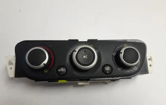Renault Megane III Air conditioner control unit module T1001786G