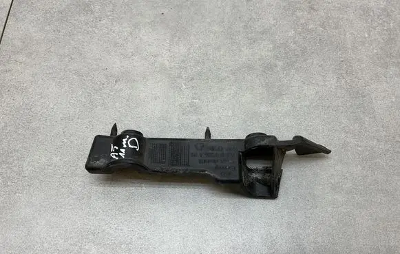 Audi A5 Sportback 8TA Front bumper mounting bracket 8T0807284A