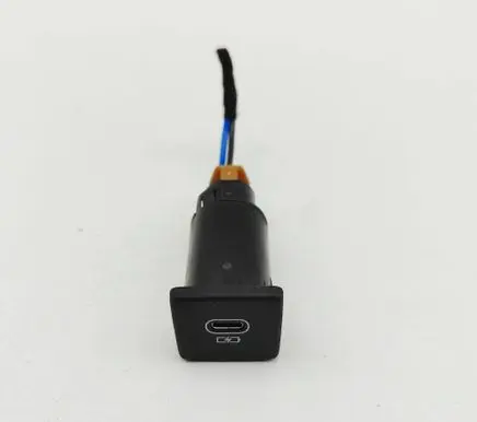 Land Rover Defender USB socket connector M8E219010DA
