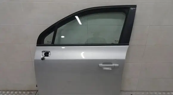 Chevrolet Orlando Front door