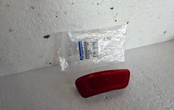 Jeep Grand Cherokee Rear tail light reflector 57010721AC 53151192