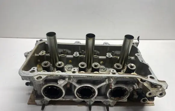 Toyota Sienna XL30 III Engine head 