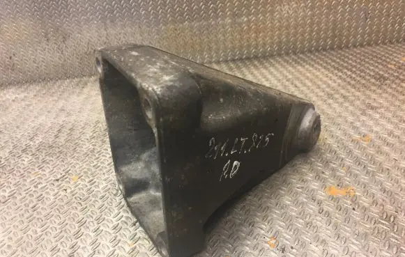 Mercedes-Benz E W211 Engine mounting bracket 6112230804 A6112230804