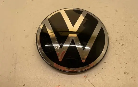 Volkswagen Tiguan Manufacturer badge logo/emblem 5NA853601M 00556878
