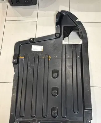 BMW X7 G07 Center/middle under tray cover 9478892