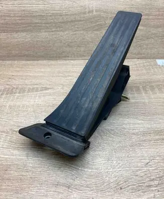 BMW X3 E83 Accelerator throttle pedal 6788632 25916010 WithPlug