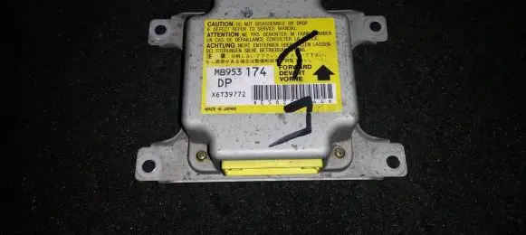 Mitsubishi Colt Airbag control unit/module mb953174 6t39772