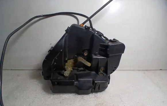 Mercedes-Benz C W203 Rear door lock 2037300235022