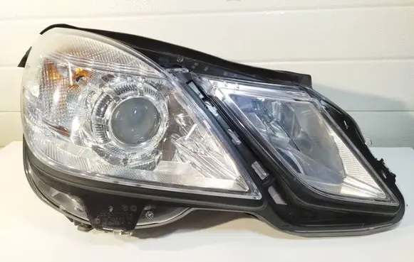 Mercedes-Benz E W212 Headlight/headlamp 1EL01080002 A2128200261 A2128208261