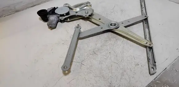 Lexus CT 200H Front door window regulator with motor 8572075060