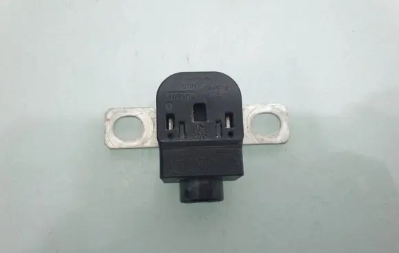 Volkswagen Touareg II Battery relay fuse 4G0915519
