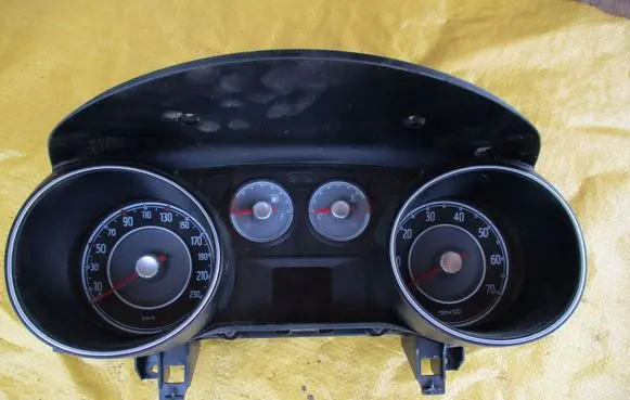 Fiat Grande Punto Speedometer (instrument cluster) 518405190