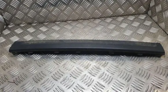Front bumper splitter molding