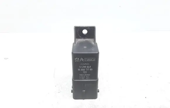 Volvo V40 Glow plug pre-heat relay 9666671780 51299049