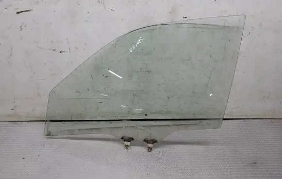 Suzuki Grand Vitara II Front door window glass four-door