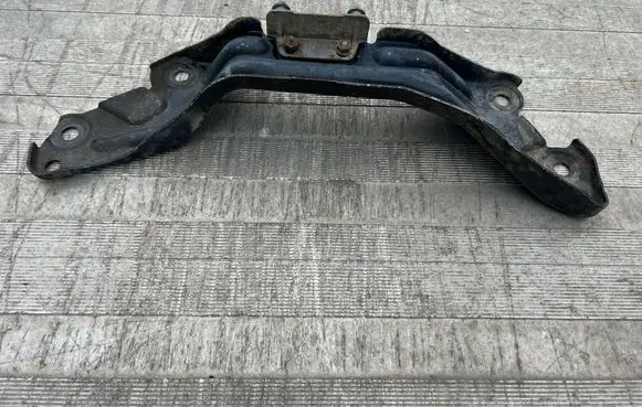 Audi A6 S6 C6 4F Engine mounting bracket 4F0253071A