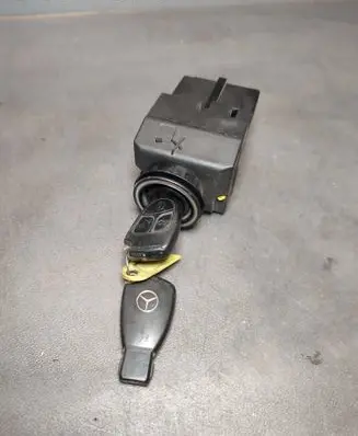 Mercedes-Benz Vito Viano W639 Ignition lock 6395450608