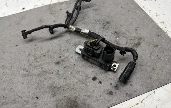 Volvo V60 Glow plug pre-heat relay 0281003145